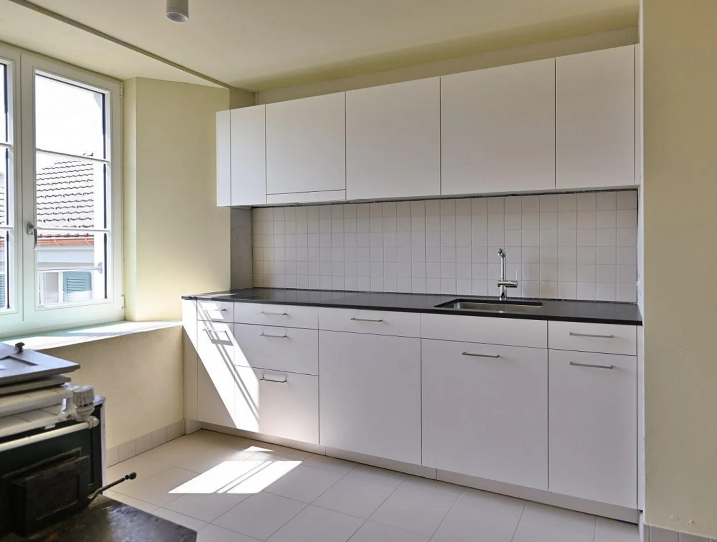 Charming 2.5-Room Apartment Modern Renovated Near Wetzikon Train Station - Photo 5 of 6