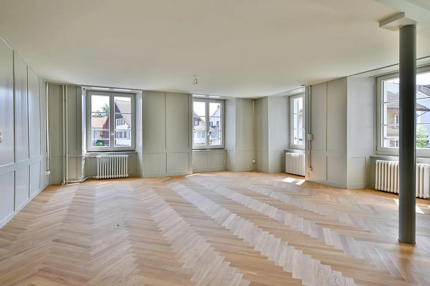 Charming 2.5-Room Apartment Modern Renovated Near Wetzikon Train Station - Photo 4 of 6