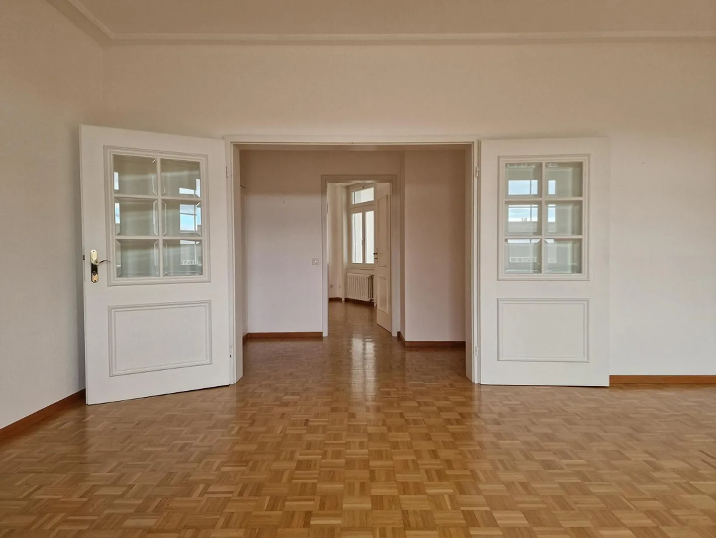 Moderne Altbauwohnung mit Balkon - Foto 3 von 9