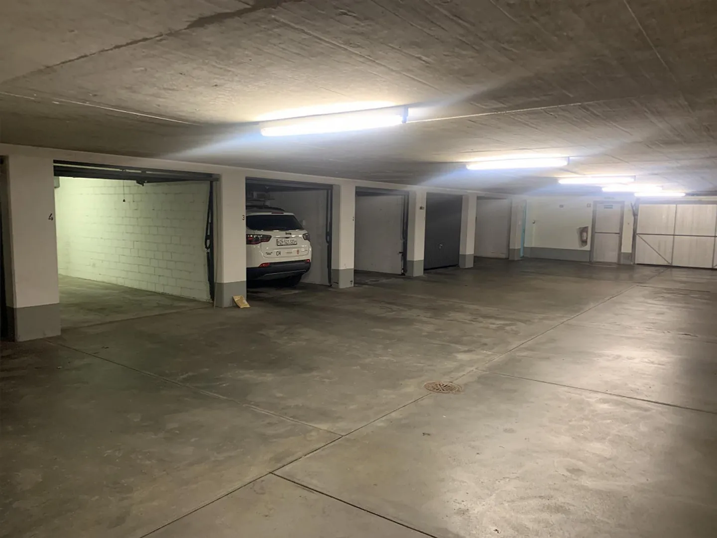 Garage individuel fermant à clé dans un parking souterrain à louer à Zumikon - Photo 1 sur 1