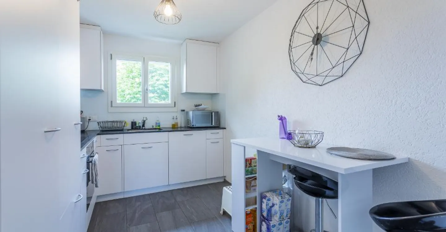 Bright 4.5-room apartment with balcony and parking space in Onnens - Photo 1 of 6