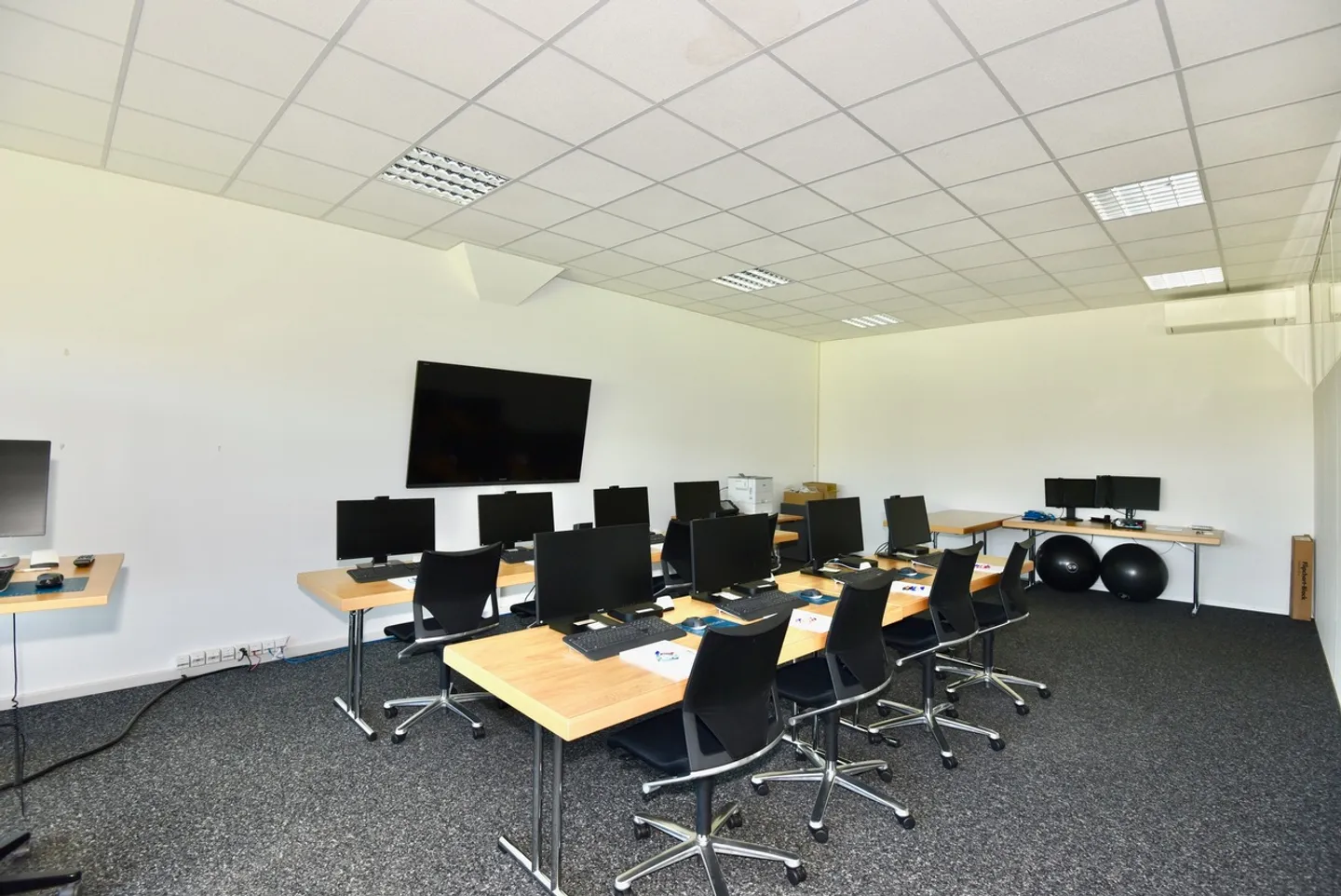 Modern, fully developed office space (260 m2) - Photo 5 of 10