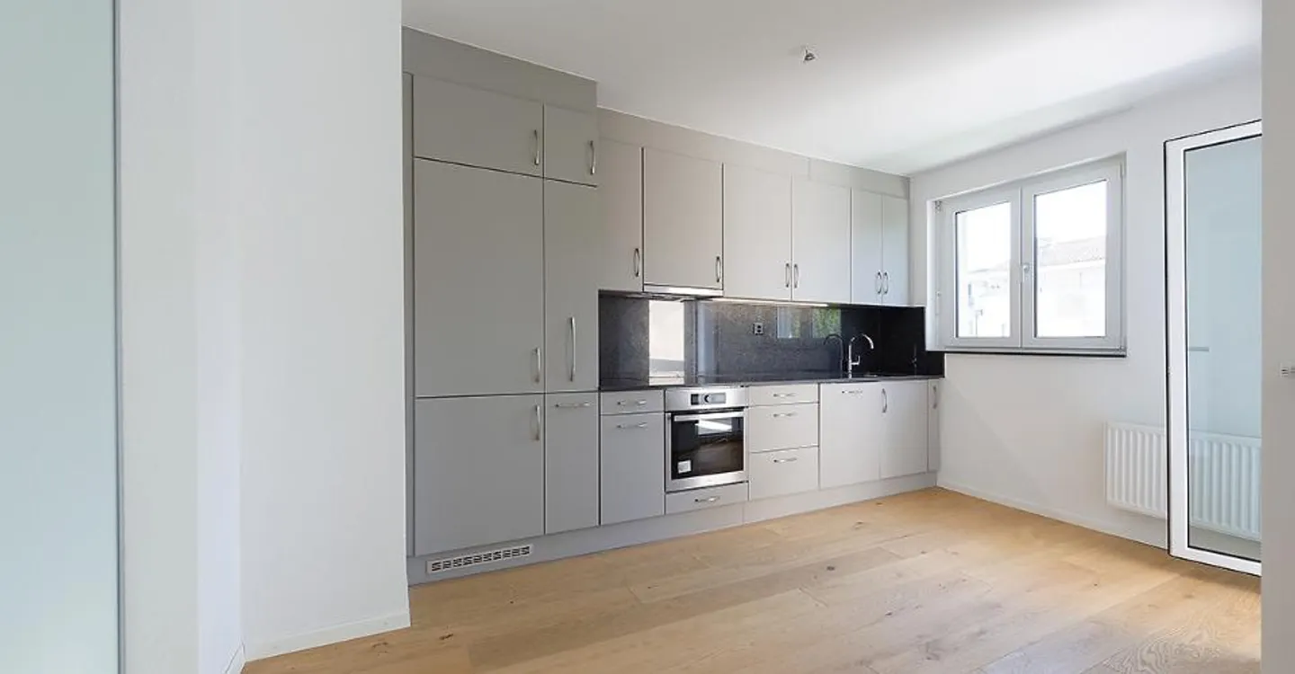 Appartement moderne avec tour de lavage privé - Photo 2 sur 7