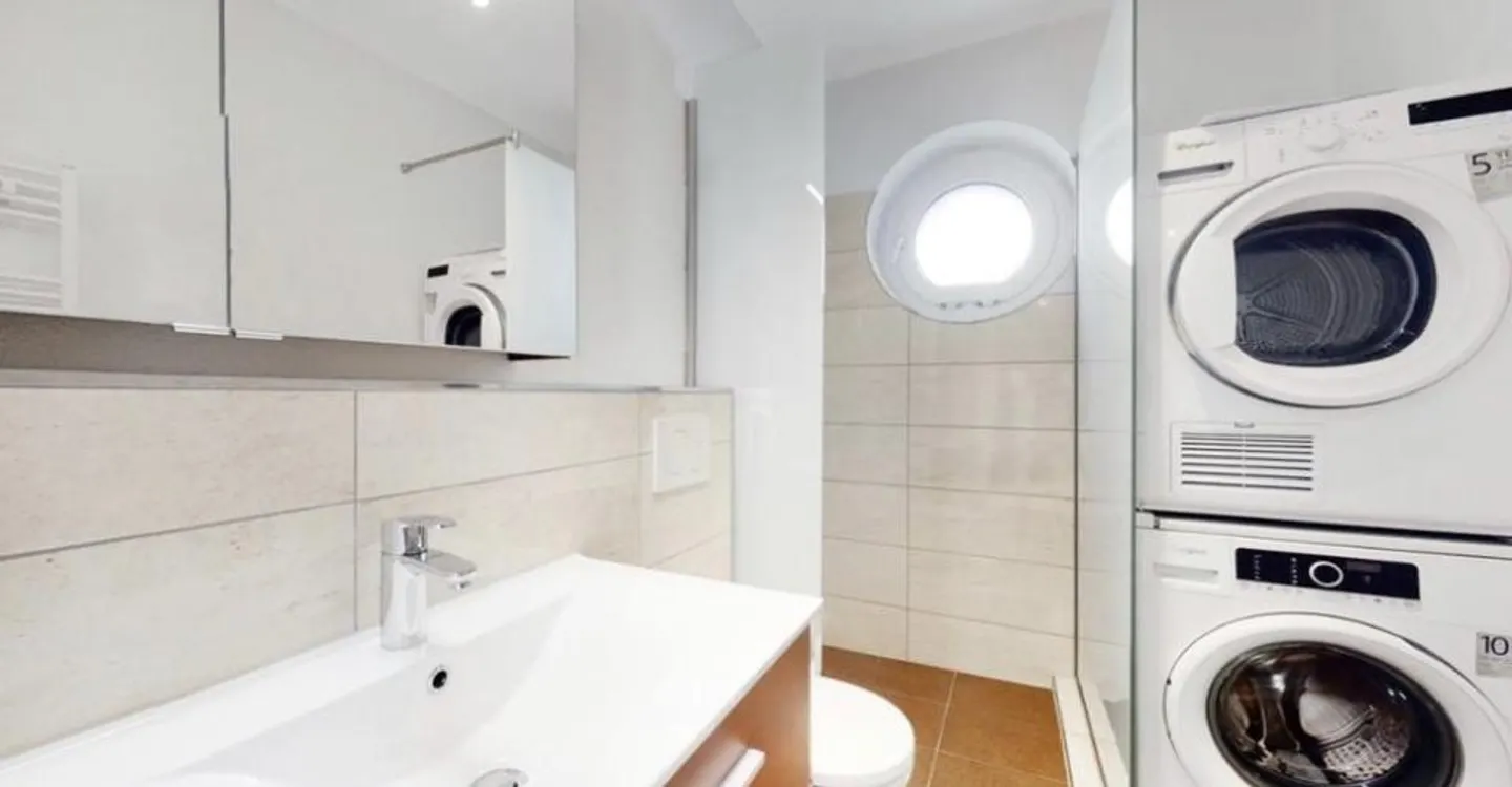 Appartement moderne avec tour de lavage privé - Photo 7 sur 7