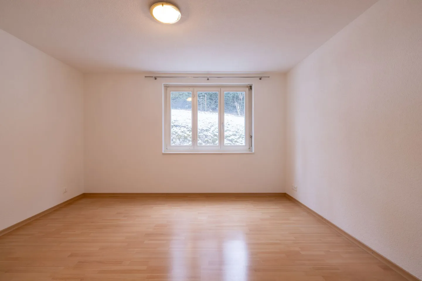 Appartement spacieux et lumineux de 4,5 pièces dans un emplacement calme à Starrkirch-Wil - Photo 10 sur 13