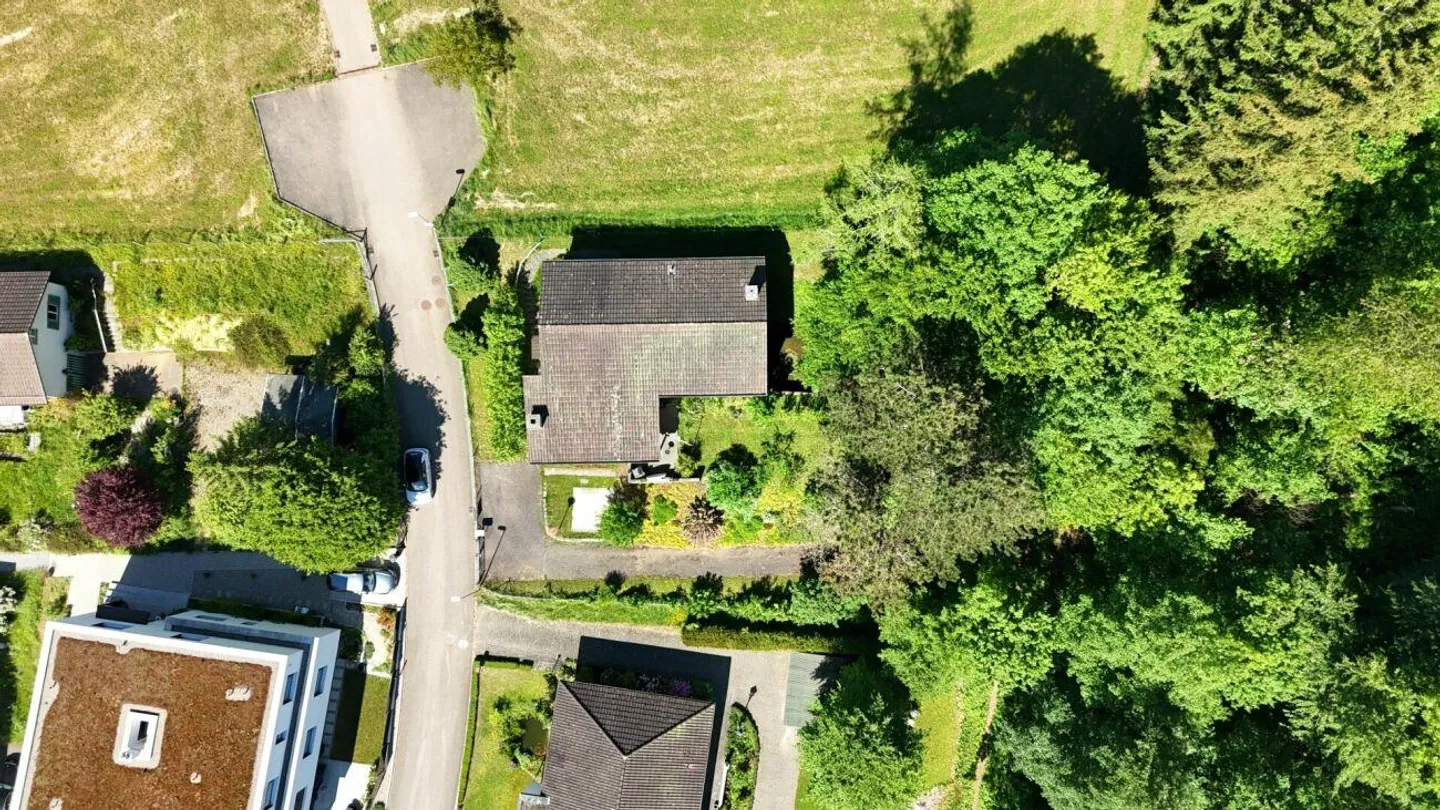 With generous plot - Single-family house in a privileged location - Photo 2 of 24