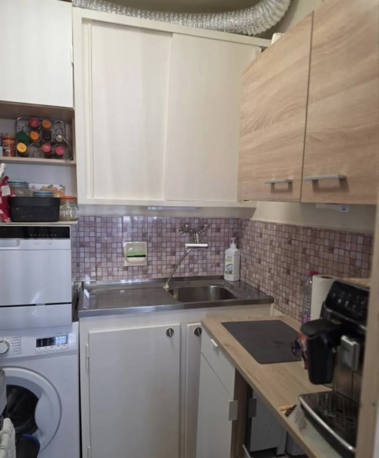 Studio in Plainpalais - Photo 2 of 3