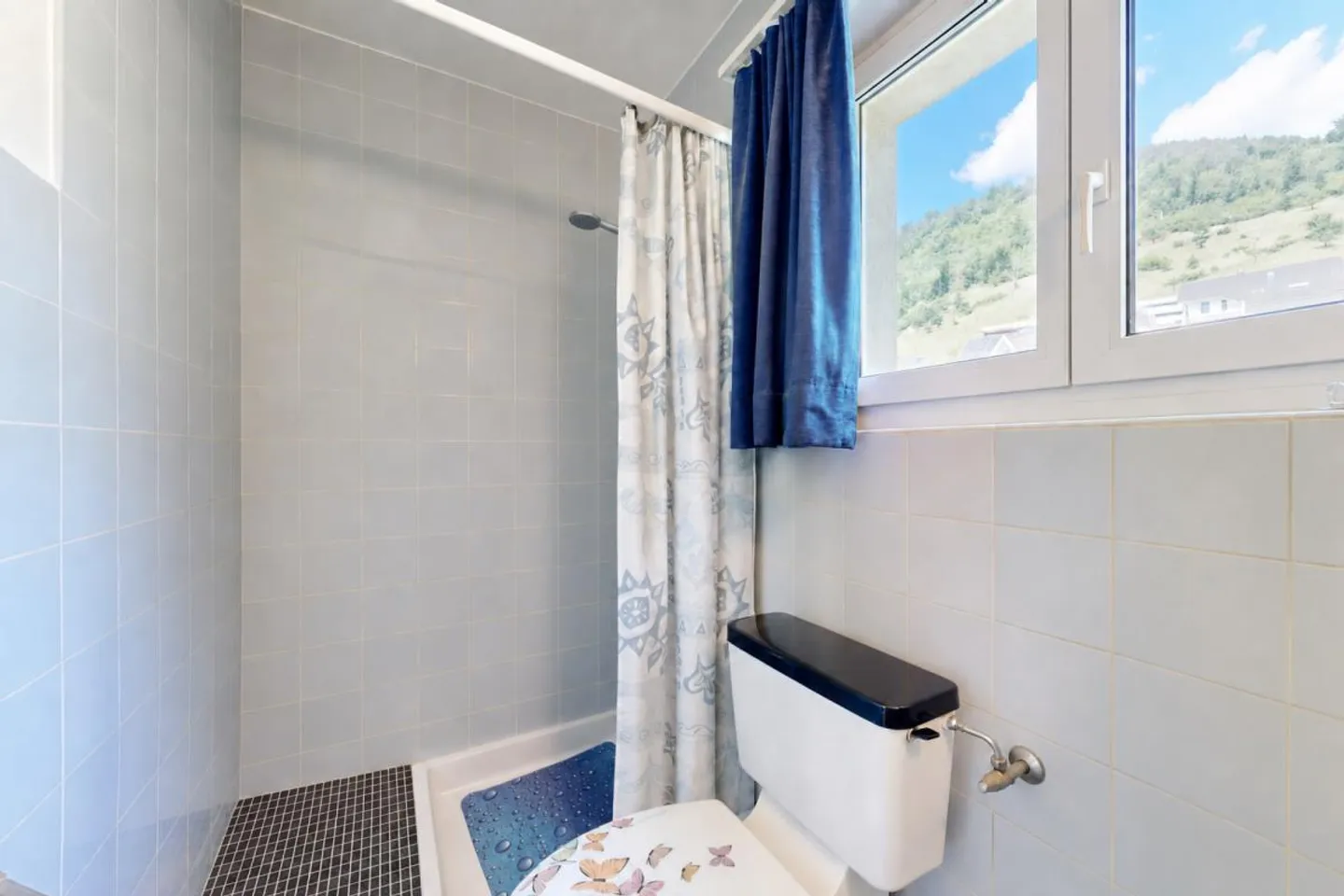With generous plot - Single-family house in a privileged location - Photo 8 of 24