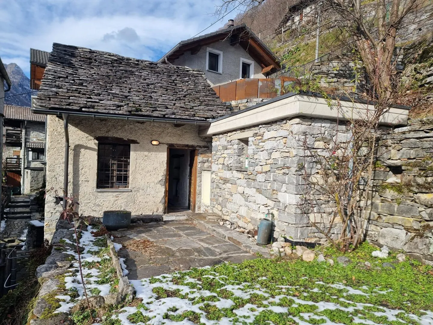 Rustikal von 2,5 Zimmern, im Kern, mit Garten und Terrasse - Foto 1 von 9