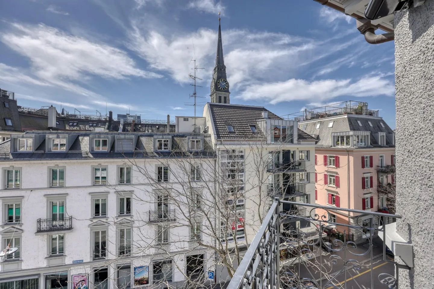 Charming 1.5 Room Apartment in Central Location in Zurich - Photo 1 of 8
