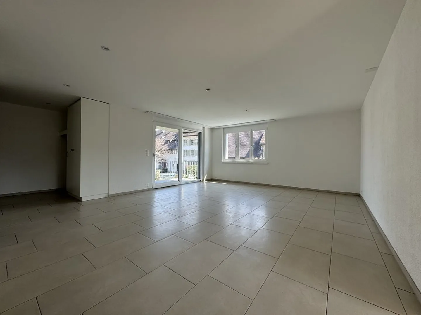 Spacious 4.5 Room Apartment - Photo 2 of 9