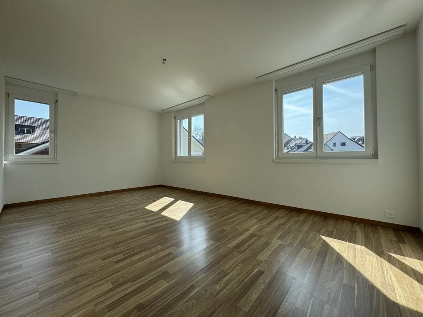 Spacious 4.5 Room Apartment - Photo 5 of 9