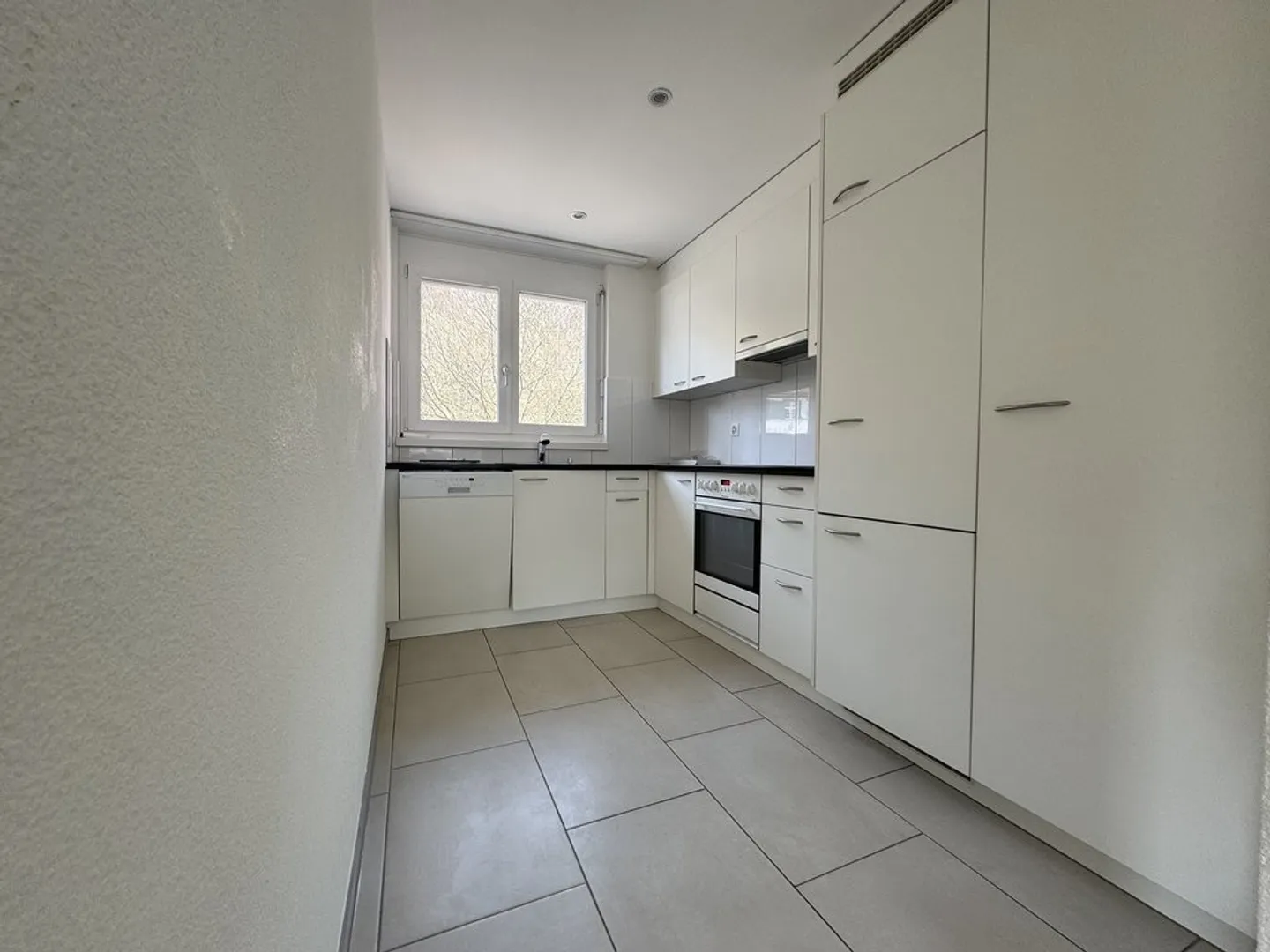 Spacious 4.5 Room Apartment - Photo 6 of 9