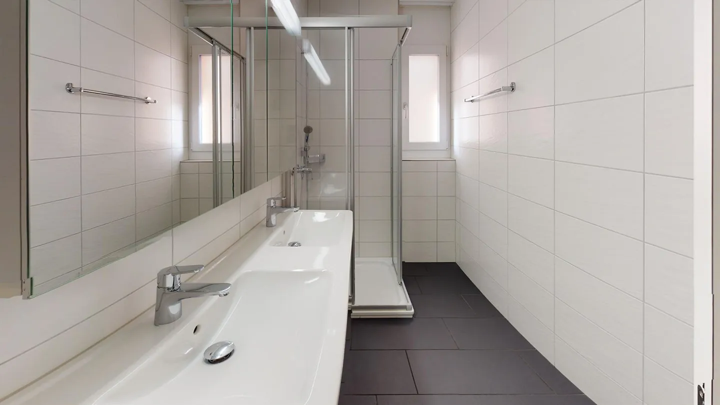 Appartement moderne de 3.5 pièces dans un emplacement central - Photo 6 sur 7