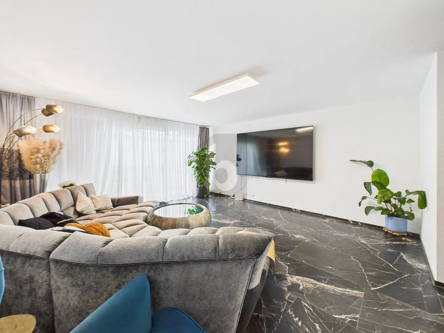 COMPLETELY RENOVATED IN A QUIET LOCATION - Photo 2 of 4