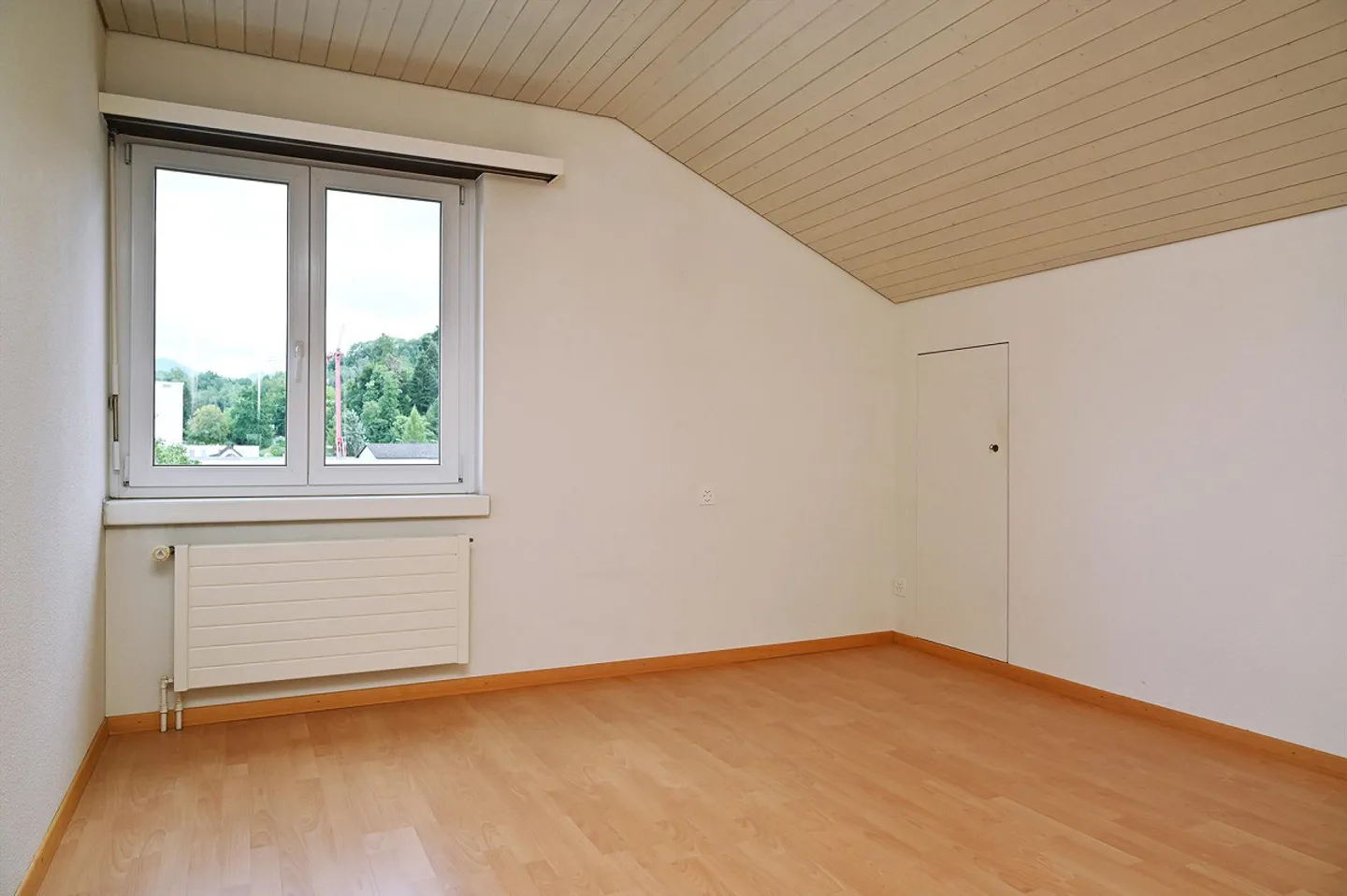 Geräumige Dachwohnung mit Terrasse - Foto 10 von 20