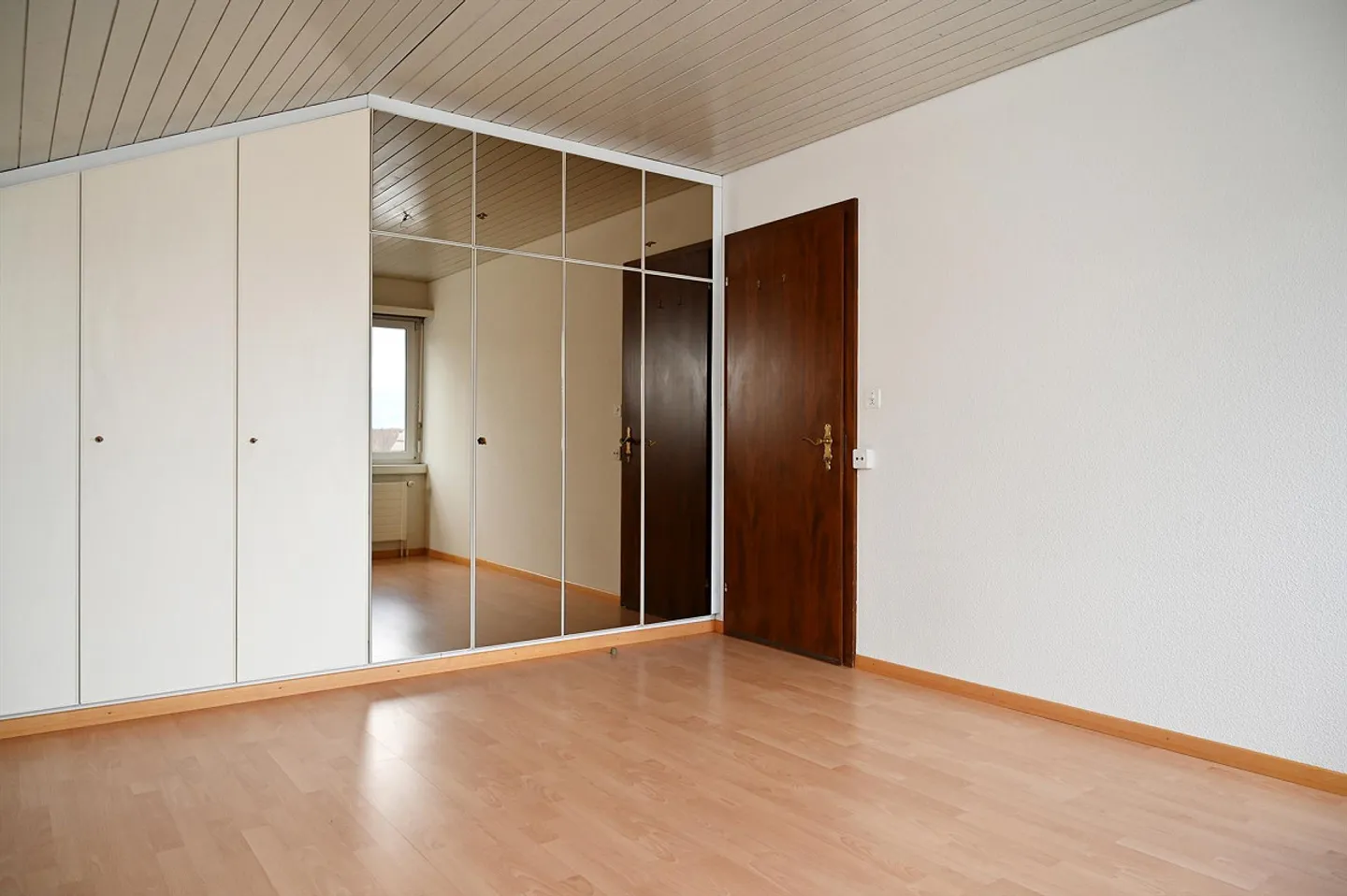Geräumige Dachwohnung mit Terrasse - Foto 3 von 20