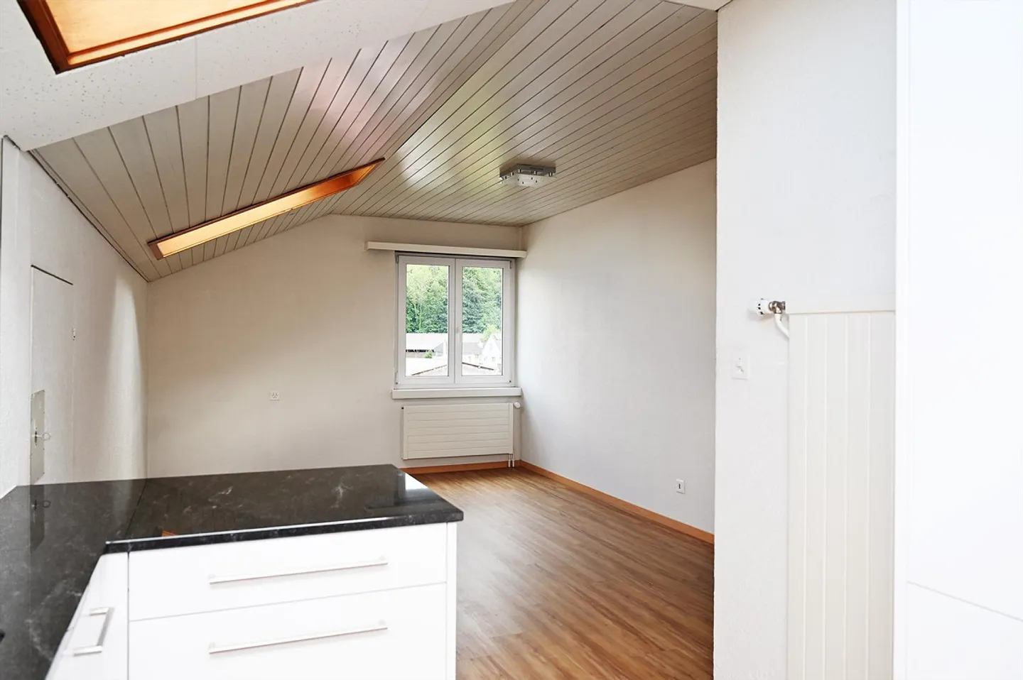 Geräumige Dachwohnung mit Terrasse - Foto 4 von 20