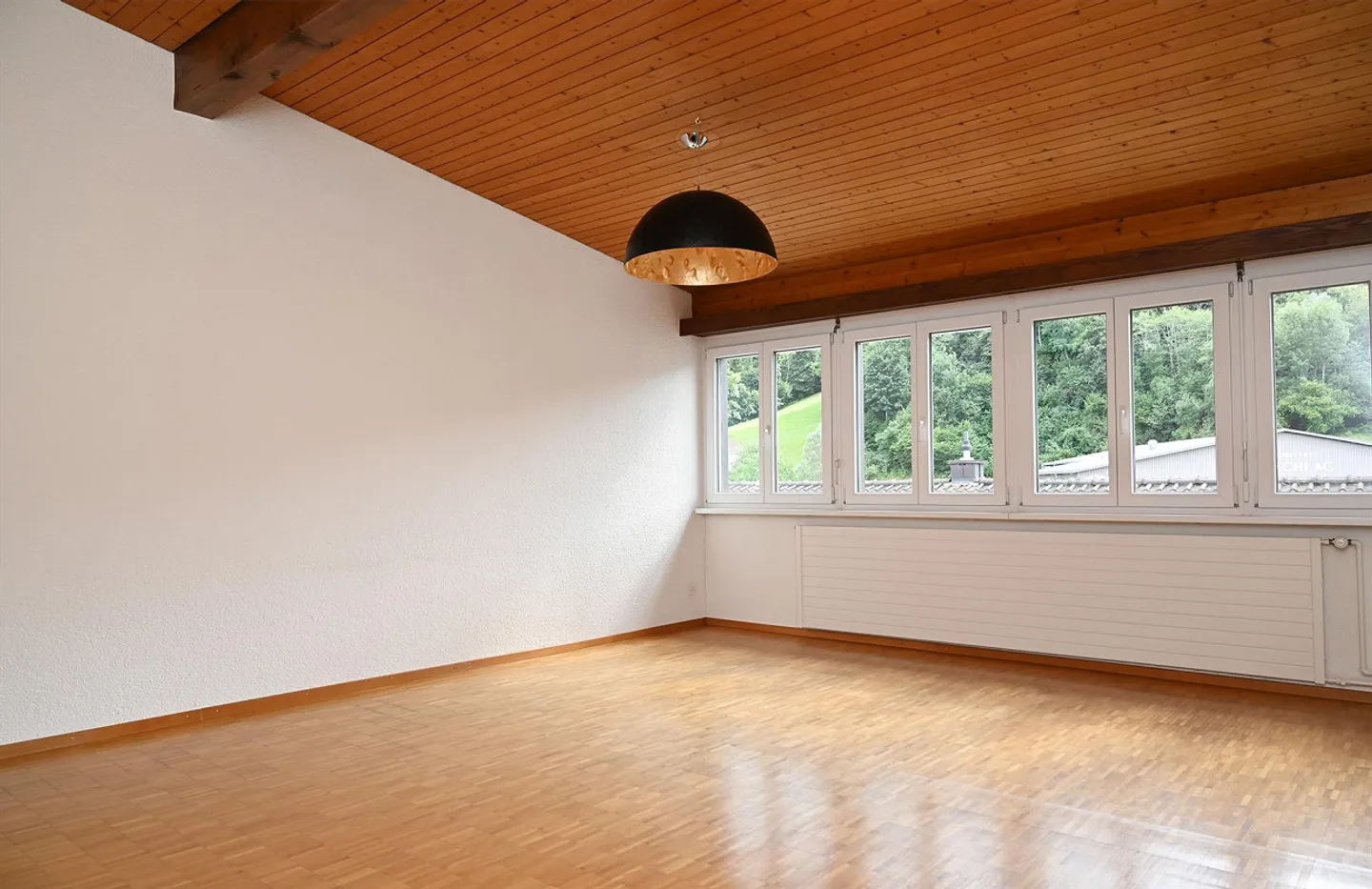 Geräumige Dachwohnung mit Terrasse - Foto 7 von 20