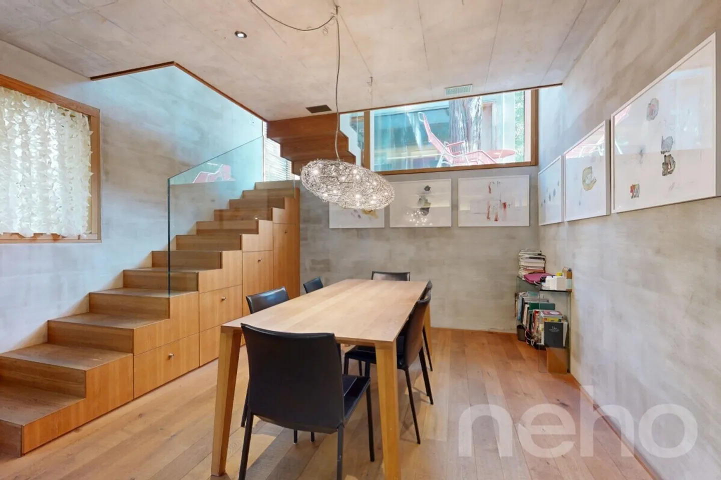 Modern Home with Garden, Parking Lift & Comfortable Atmosphere - Photo 4 of 13