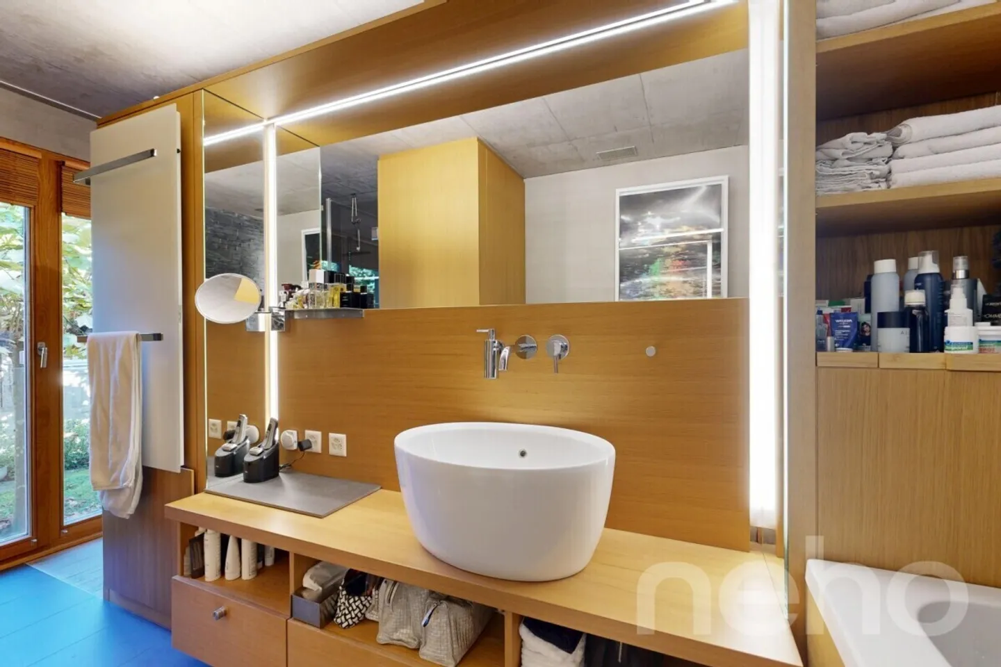 Modern Home with Garden, Parking Lift & Comfortable Atmosphere - Photo 10 of 13