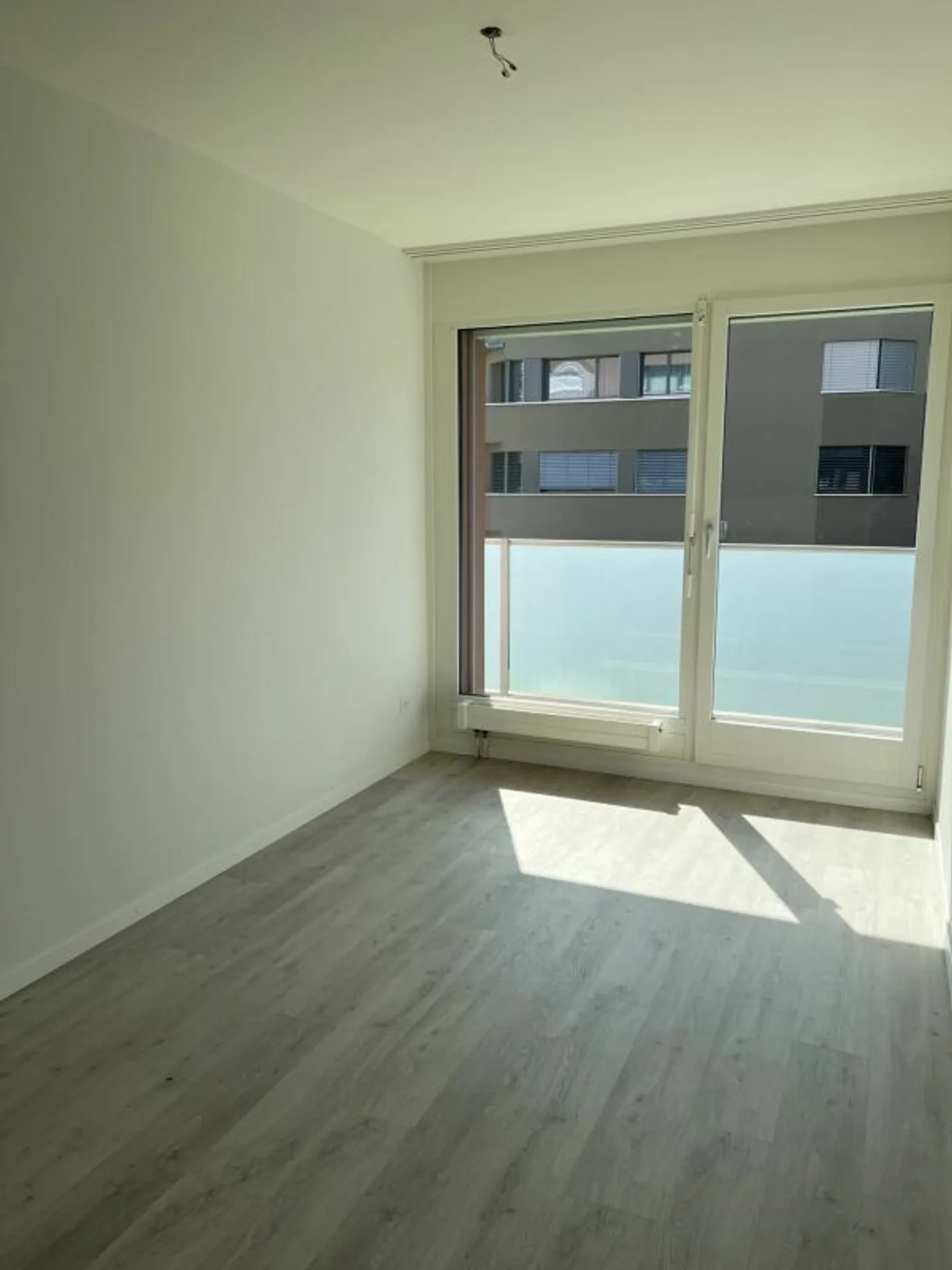 Dans un endroit calme près de la lisière de la forêt - Photo 7 sur 13