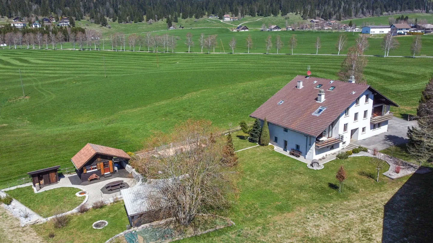 Duplex magnifique de 188 m2 avec charme, grand jardin, garage et extensions - Photo 1 sur 26