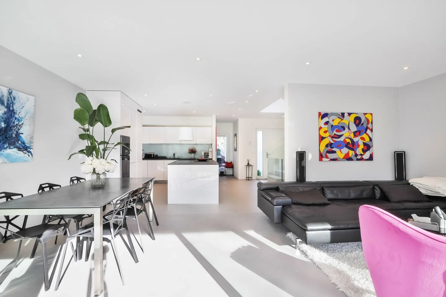 Contemporary villa combining comfort, light, and energy performance - Photo 3 of 18