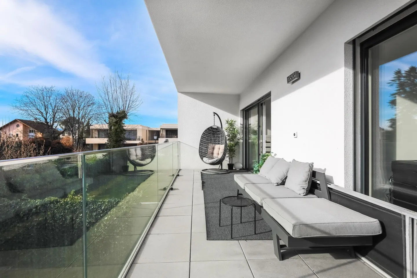 Contemporary villa combining comfort, light, and energy performance - Photo 11 of 18