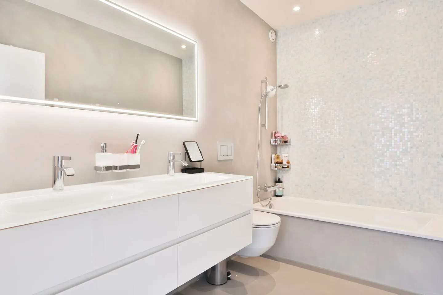 Contemporary villa combining comfort, light, and energy performance - Photo 13 of 18