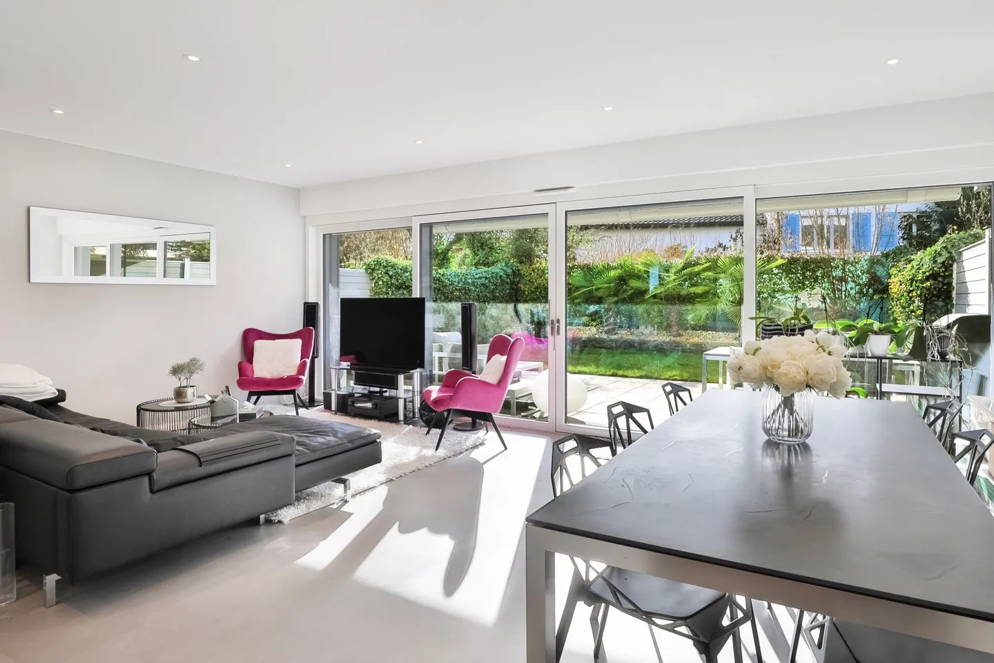 Contemporary villa combining comfort, light, and energy performance - Photo 4 of 18