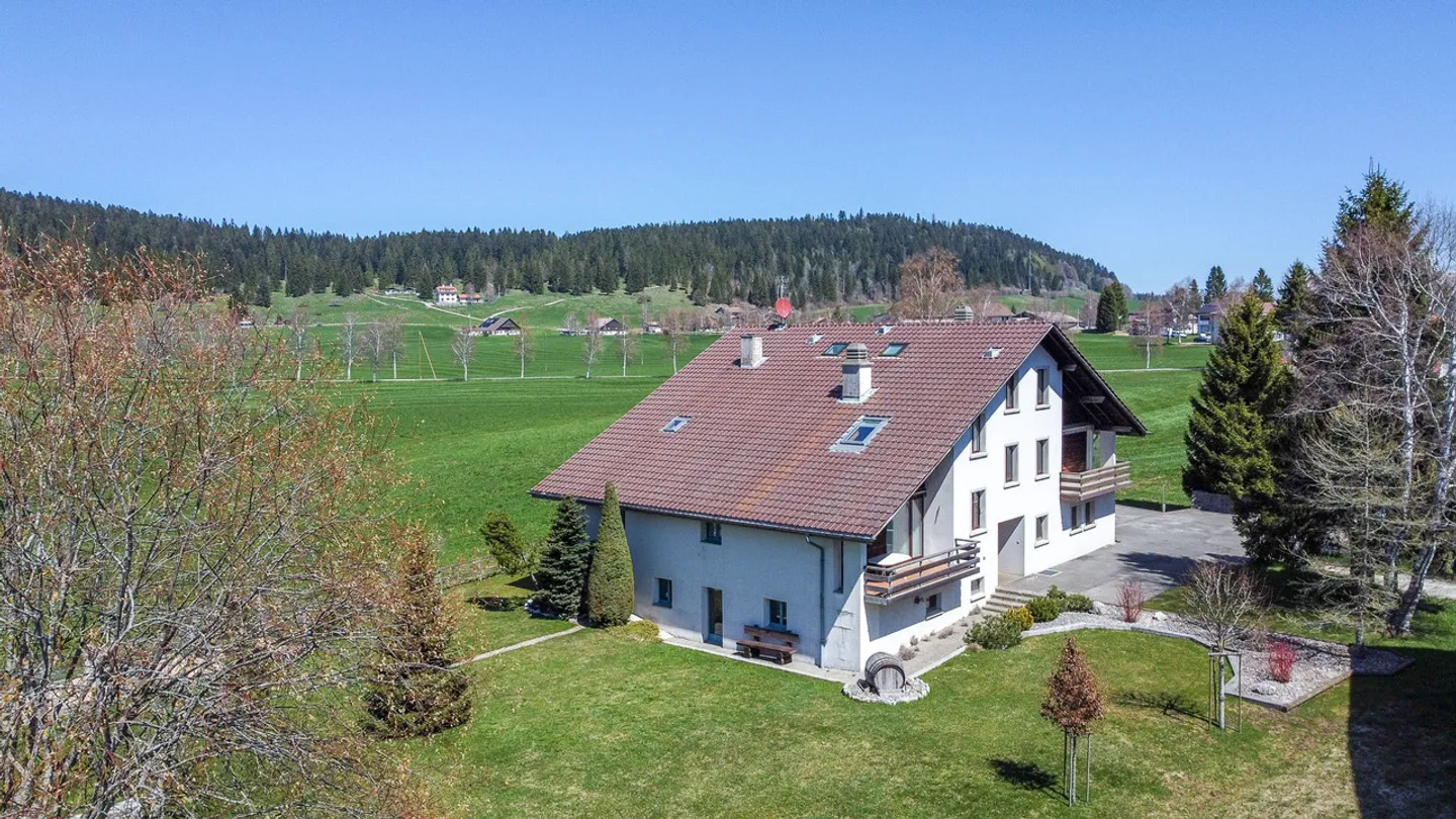 Duplex magnifique de 188 m2 avec charme, grand jardin, garage et extensions - Photo 2 sur 26
