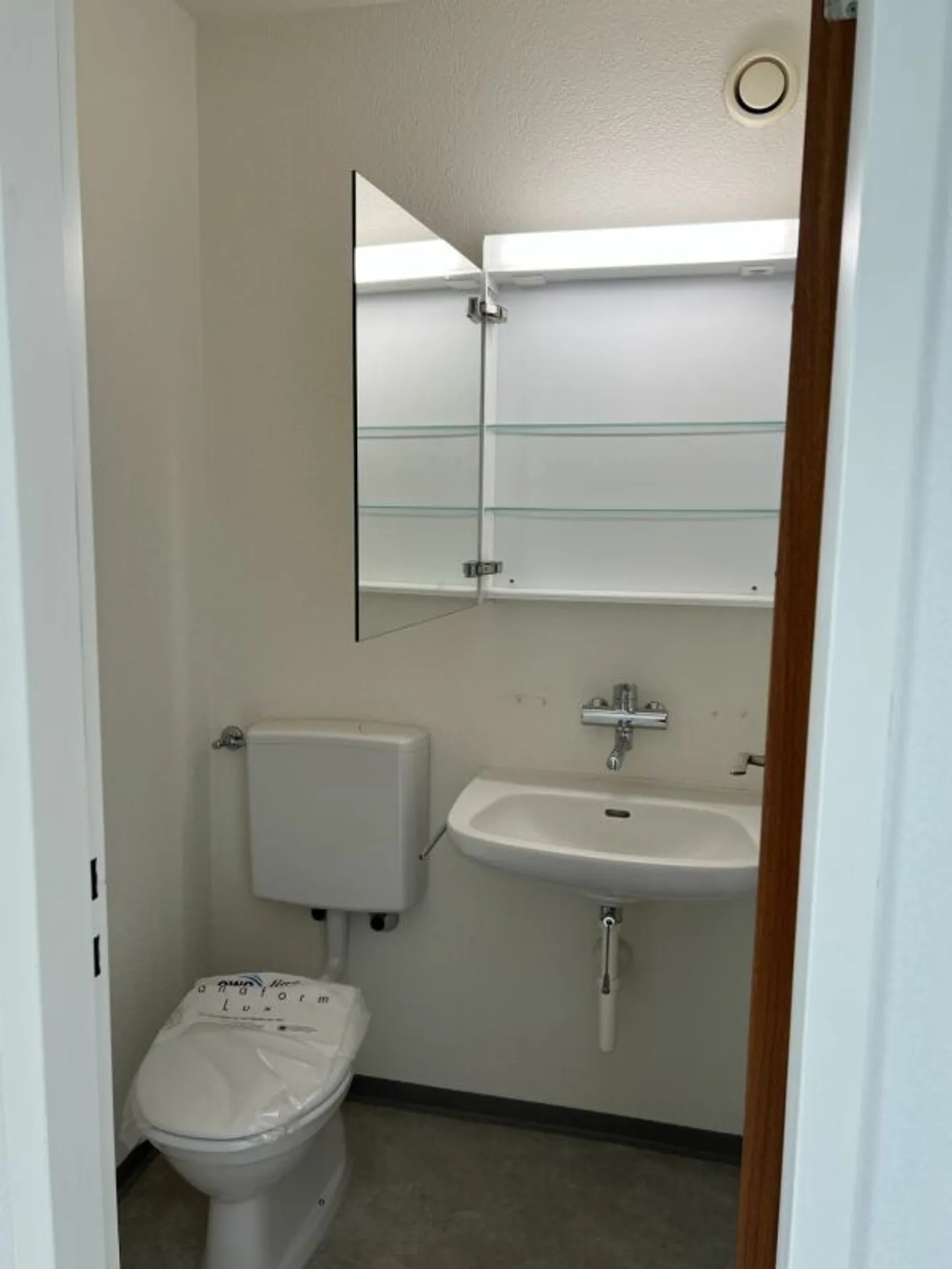 Dans un endroit calme près de la lisière de la forêt - Photo 12 sur 13