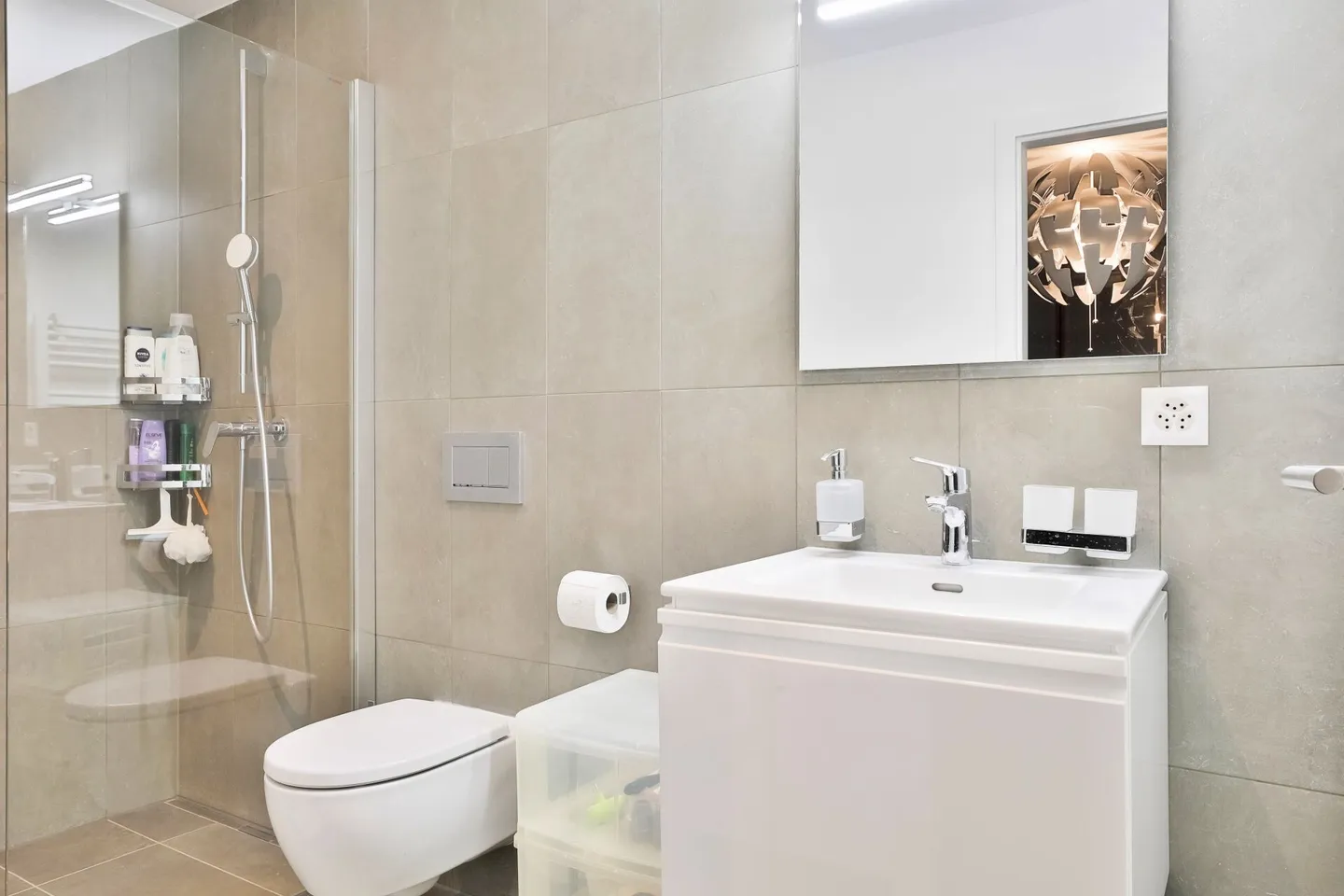 Contemporary villa combining comfort, light, and energy performance - Photo 17 of 18