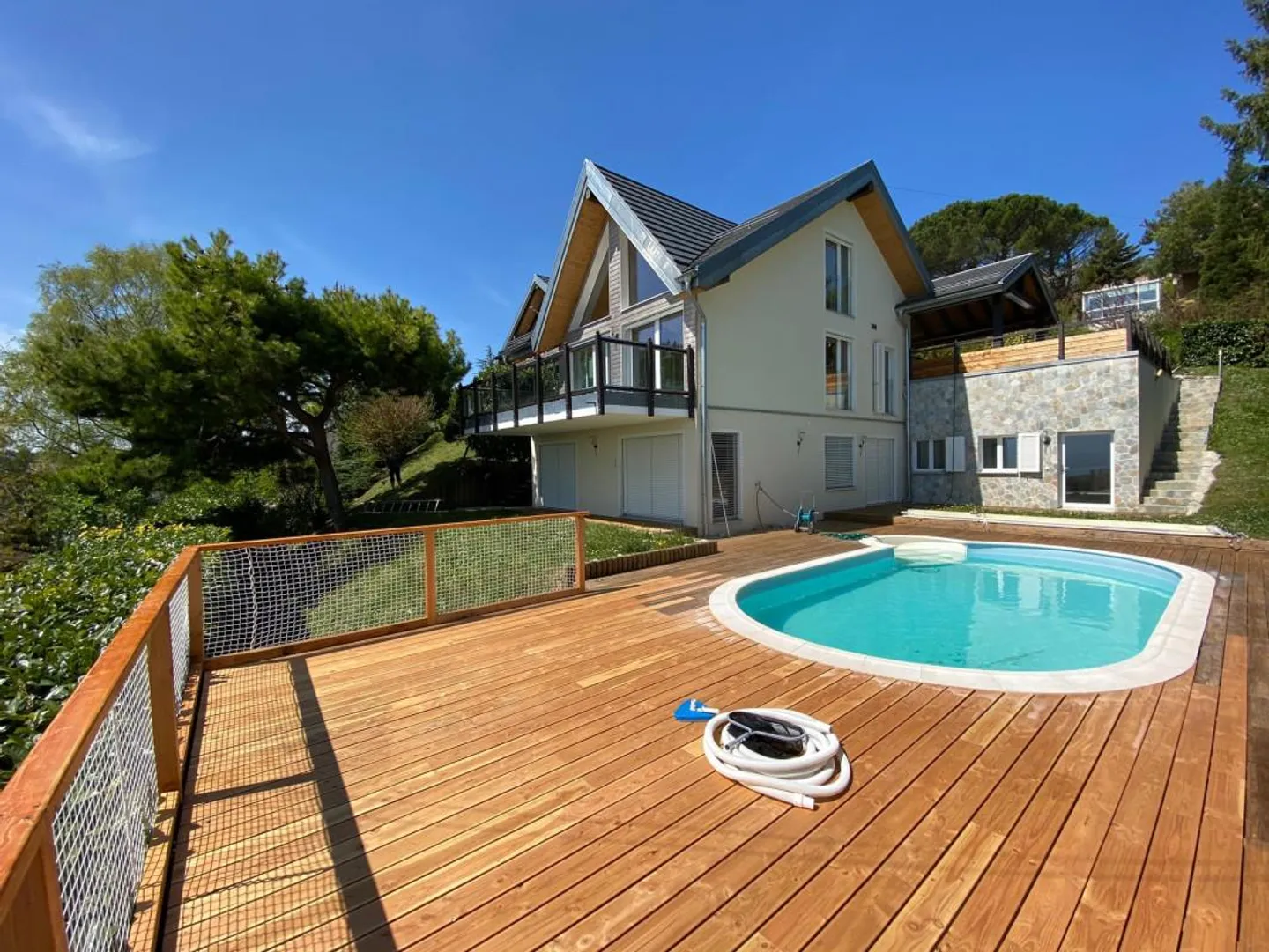 Villa mit Schwimmbad und Panoramablick auf den Genfersee, die Alpen, ... - Foto 1 von 15