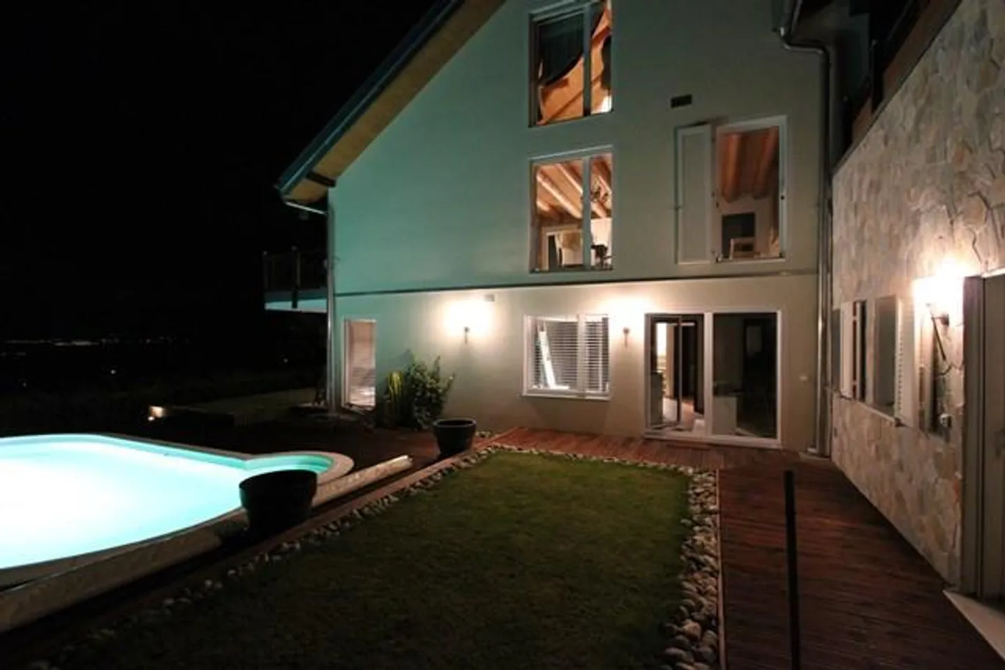 Villa mit Schwimmbad und Panoramablick auf den Genfersee, die Alpen, ... - Foto 3 von 15