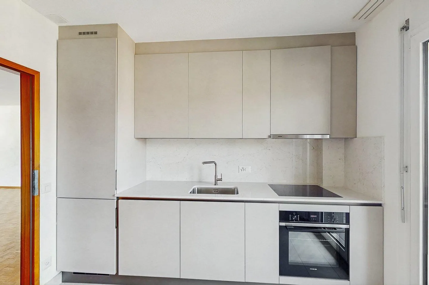 Everything at your fingertips - Splendid 5.5 rooms in Viganello - Photo 2 of 13