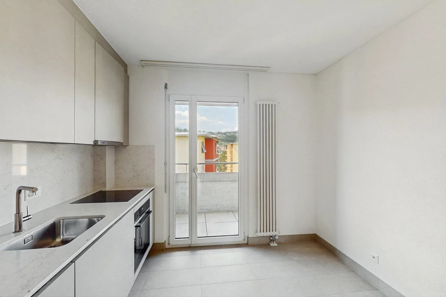 Everything at your fingertips - Splendid 5.5 rooms in Viganello - Photo 3 of 13