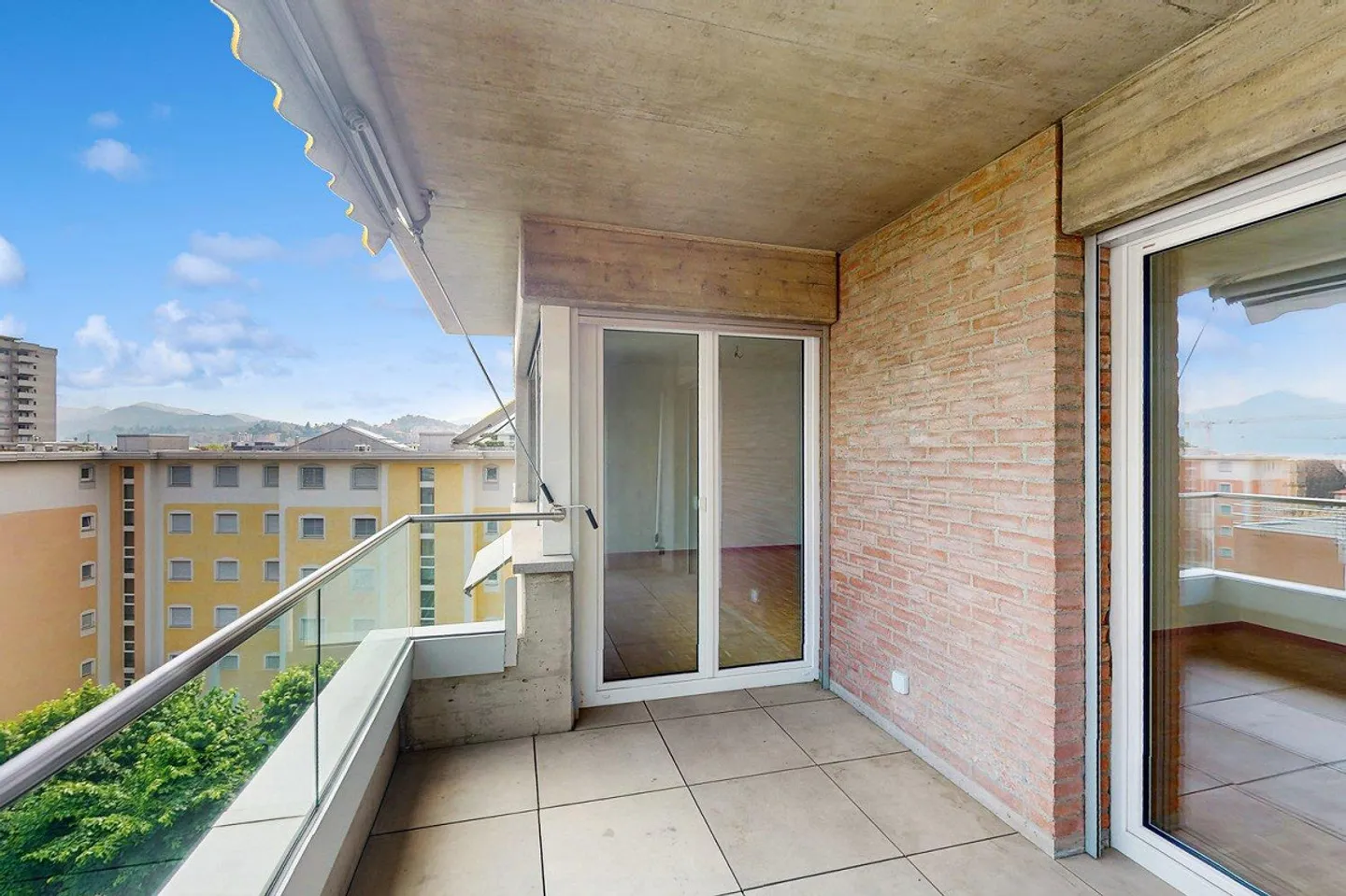 Everything at your fingertips - Splendid 5.5 rooms in Viganello - Photo 6 of 13