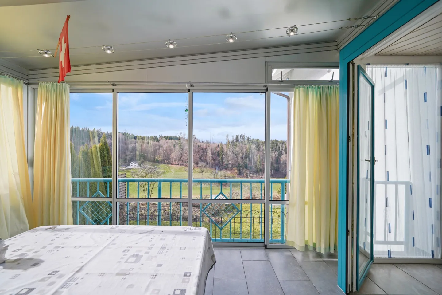 Bright 5.5 Room Single Family House with 4.5 Room Apartment and Far View into the Green - Photo 5 of 13