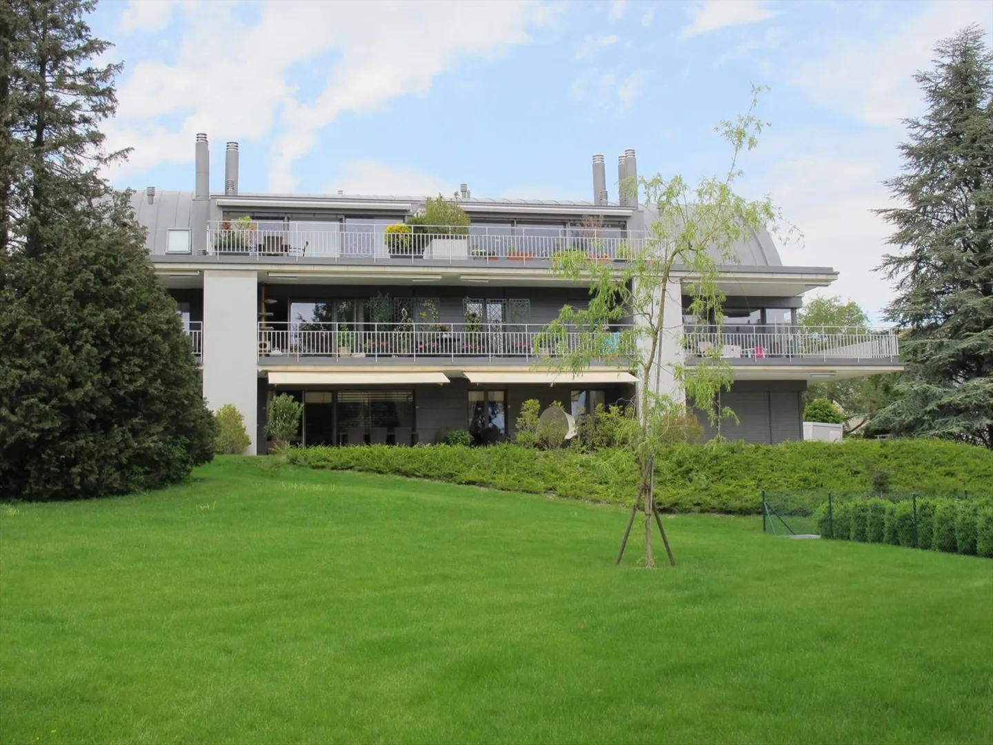 BEL APPARTAMENTO (PIANO GIARDINO) - ROLLE - Foto 1 di 12