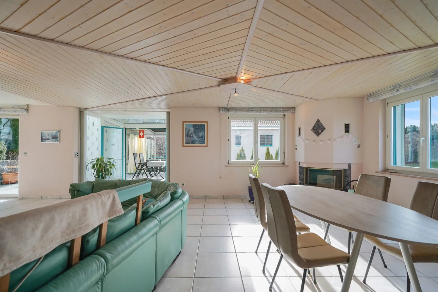 Bright 5.5 Room Single Family House with 4.5 Room Apartment and Far View into the Green - Photo 2 of 13