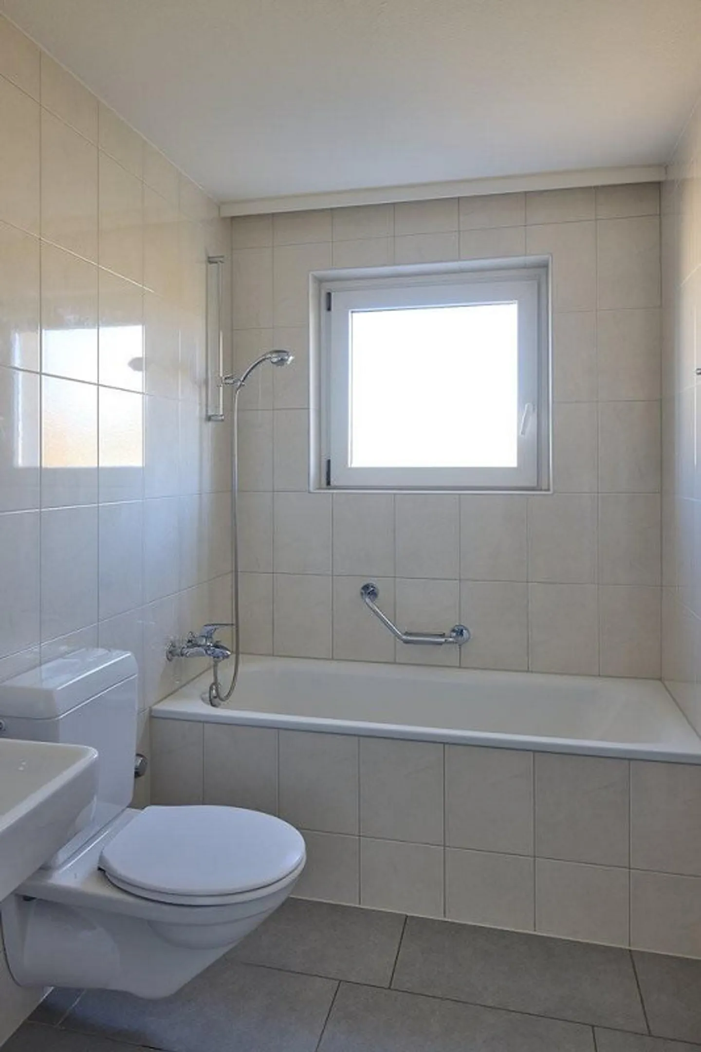 AUTUMN PROMOTION: 1st NET RENT FREE! - Photo 5 of 9