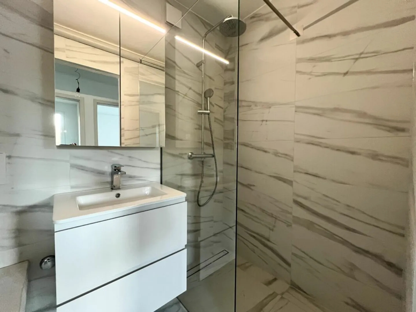 Appartamento con 4.5 stanze completamente ristrutturato - Foto 8 di 8