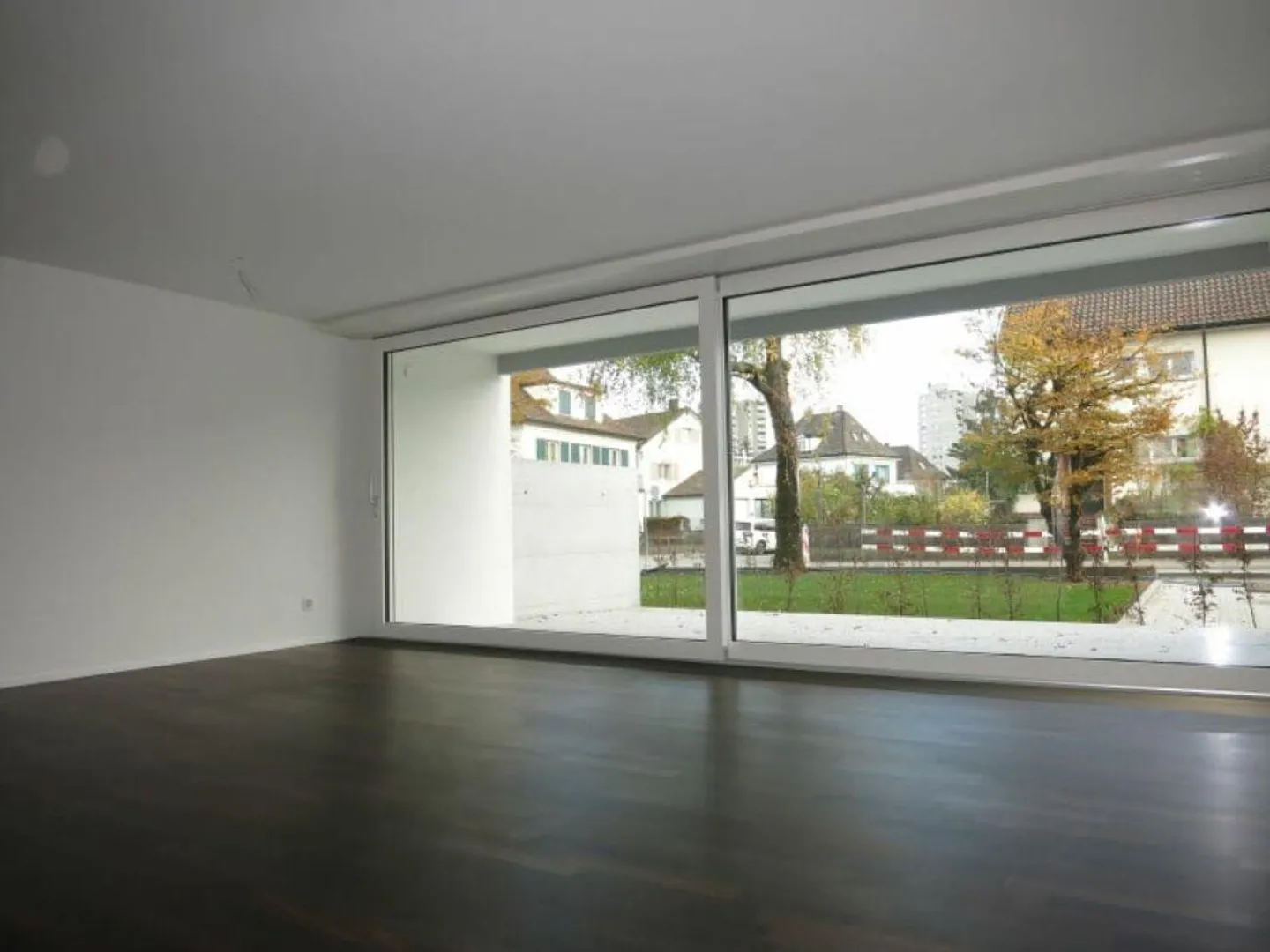 Appartement de jardin moderne de 4,5 pièces dans un emplacement central à Brugg - Photo 3 sur 6