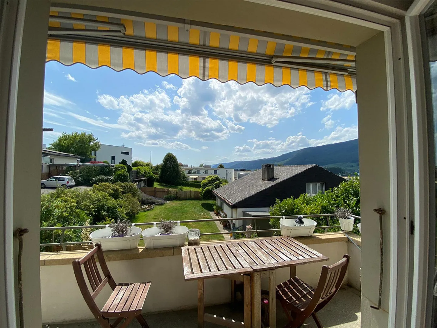 Belle appartement de 4 1/2 pièces dans un quartier résidentiel calme avec un grand balcon - Photo 8 sur 12