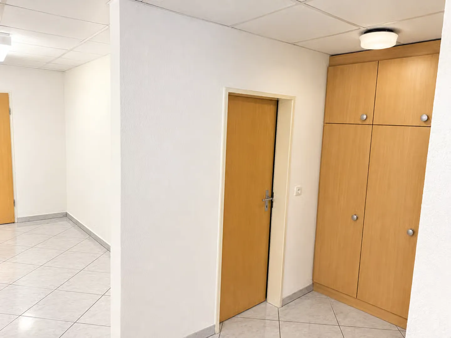 In affitto spazio commerciale di 200m2 con vetrina sull'asse Delémont-Basilea - Foto 8 di 13