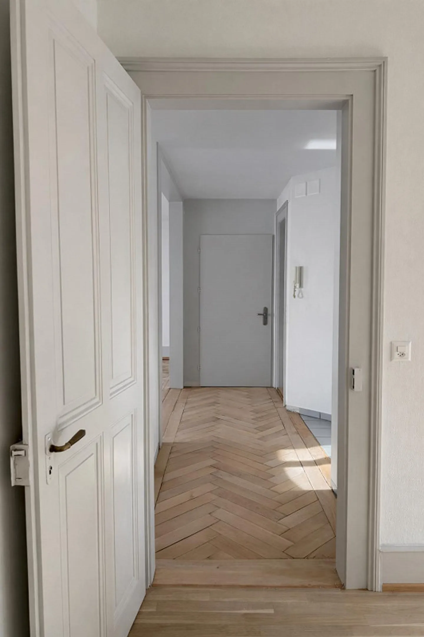 Move in and feel at home: freshly renovated 3-room apartment in Biel - Photo 4 of 13