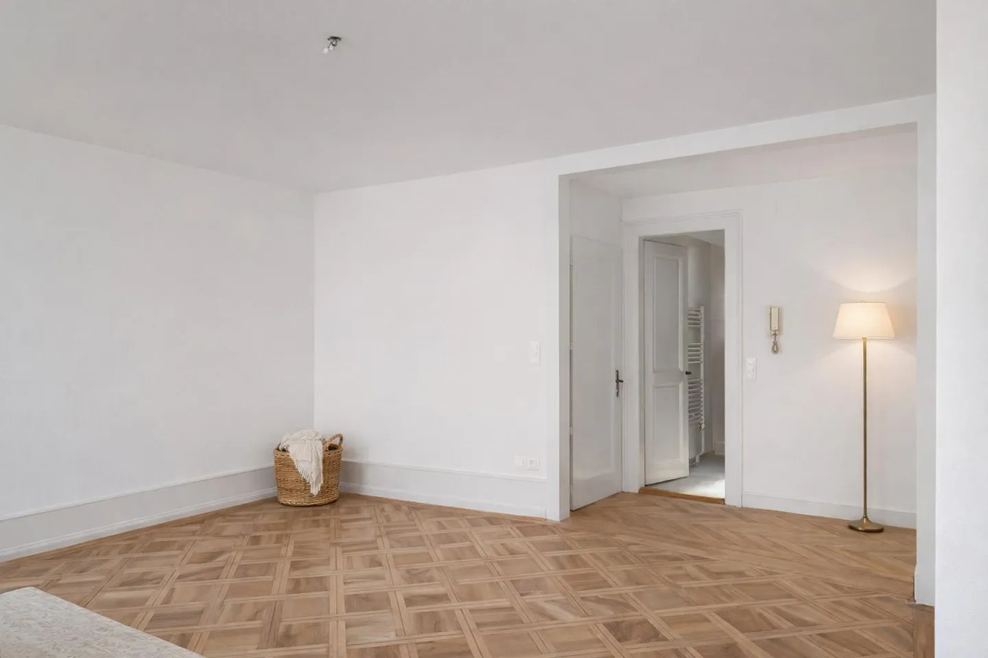 Move in and feel at home: freshly renovated 3-room apartment in Biel - Photo 5 of 13