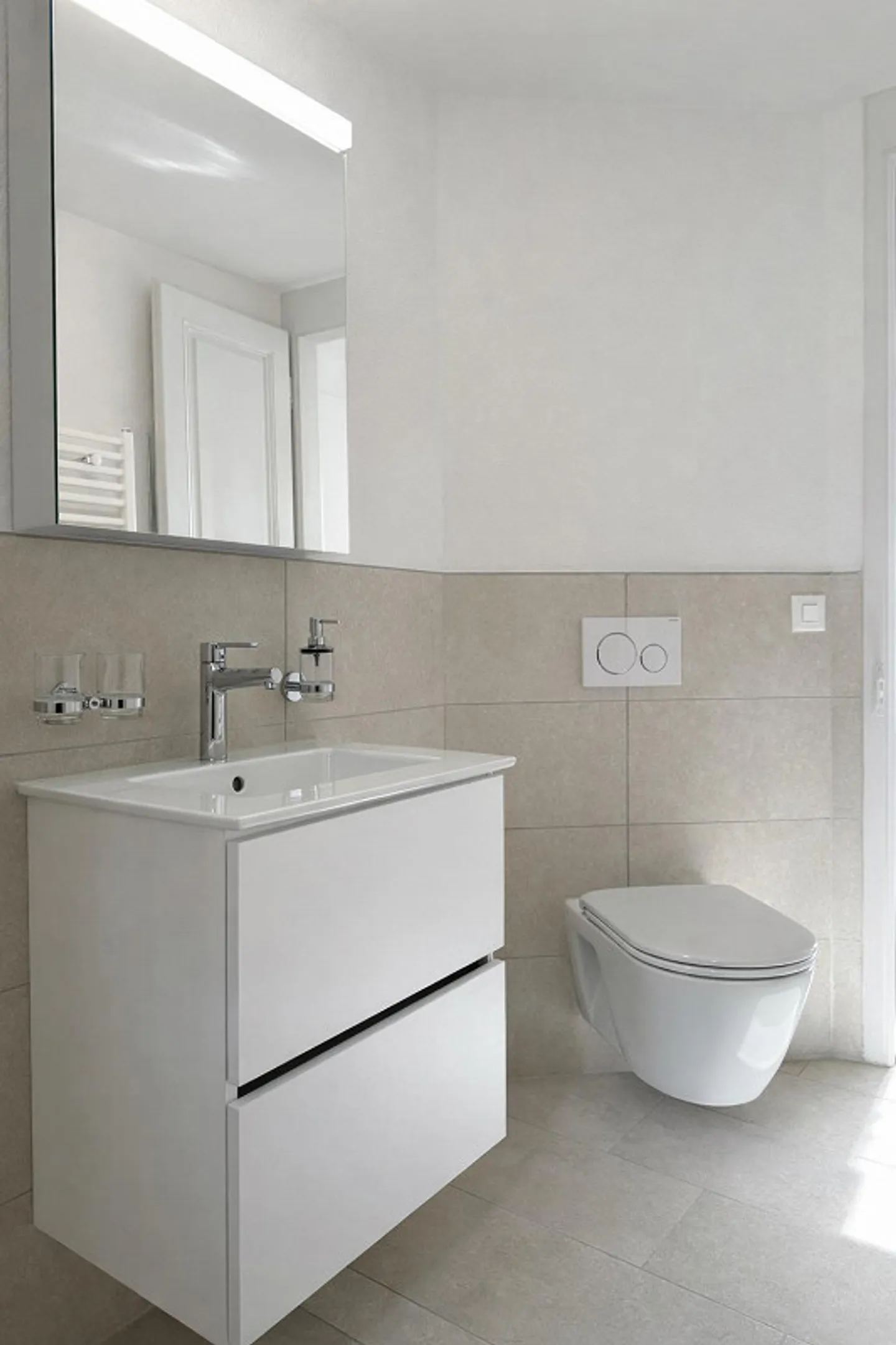 Move in and feel at home: freshly renovated 3-room apartment in Biel - Photo 10 of 13